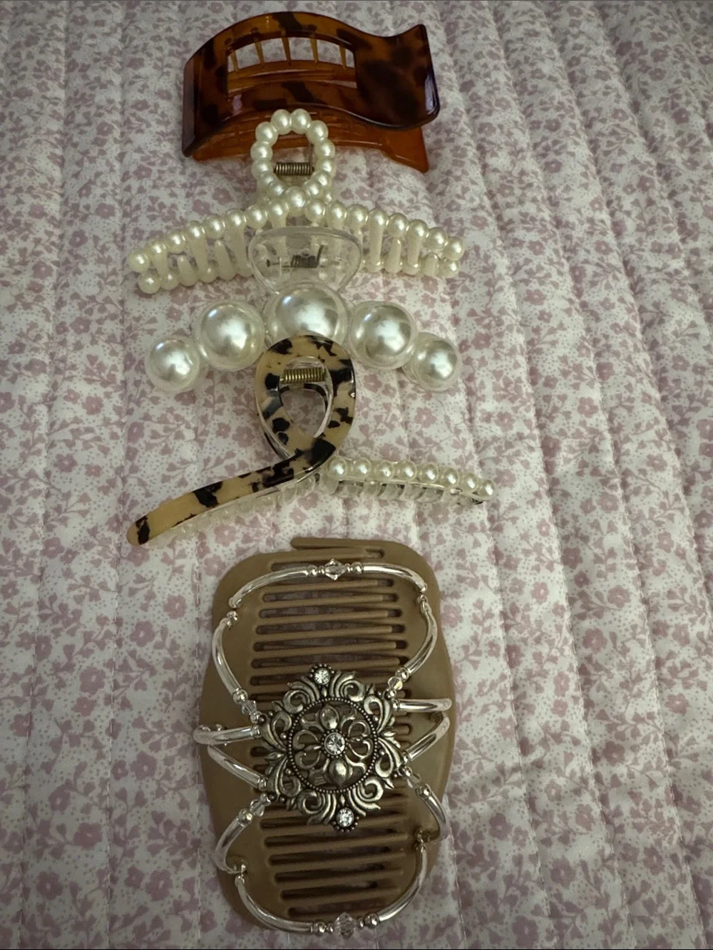 Pearl & Tortoiseshell Hair Claw Set - Women's Accessories